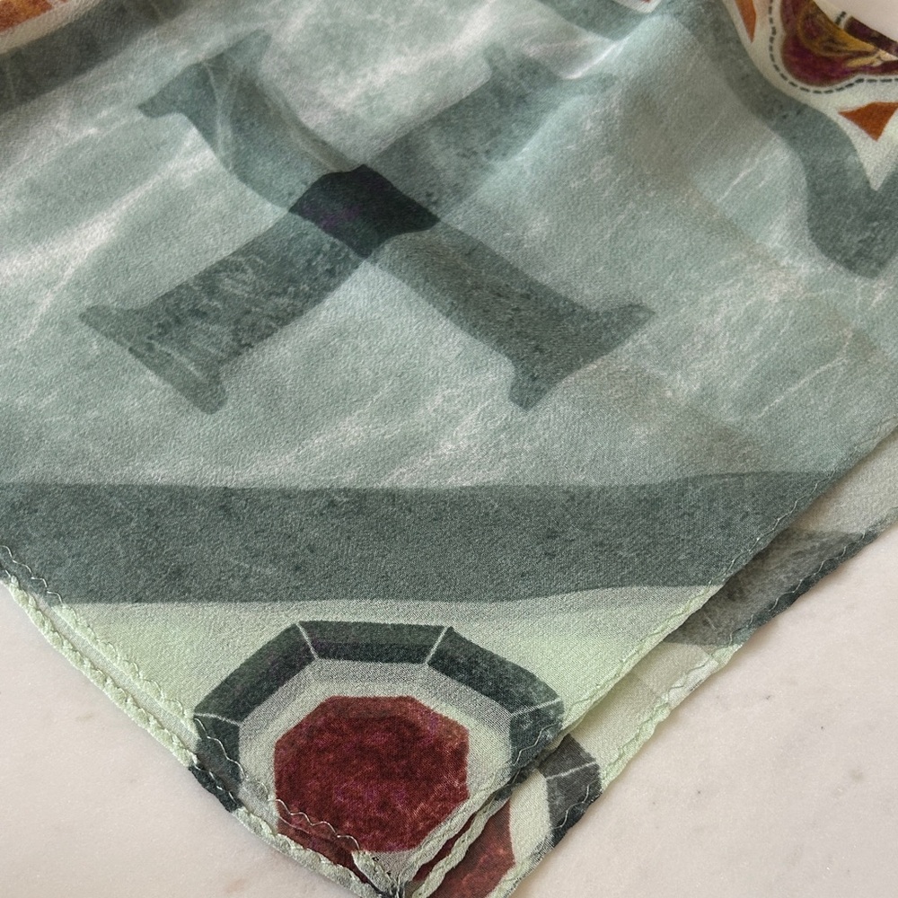 Geometric silk Patterned Scarf - Picture 3 of 5